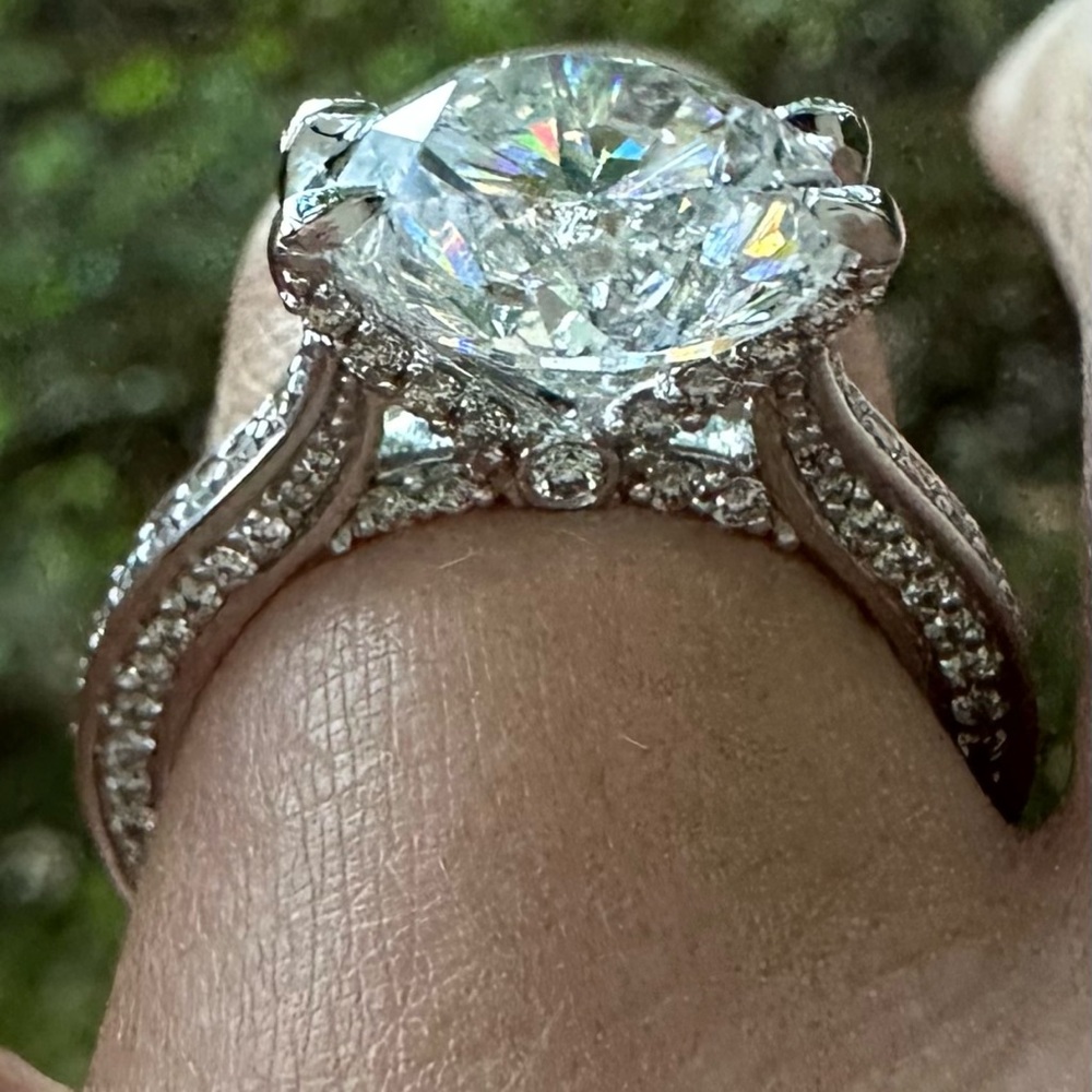 Elegant Platinum Diamond Ring